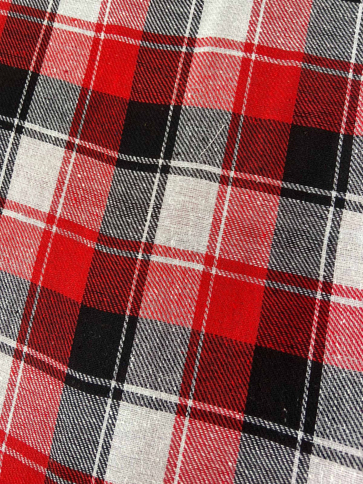 padrão xadrez tartan tradicional em branco, preto e vermelho