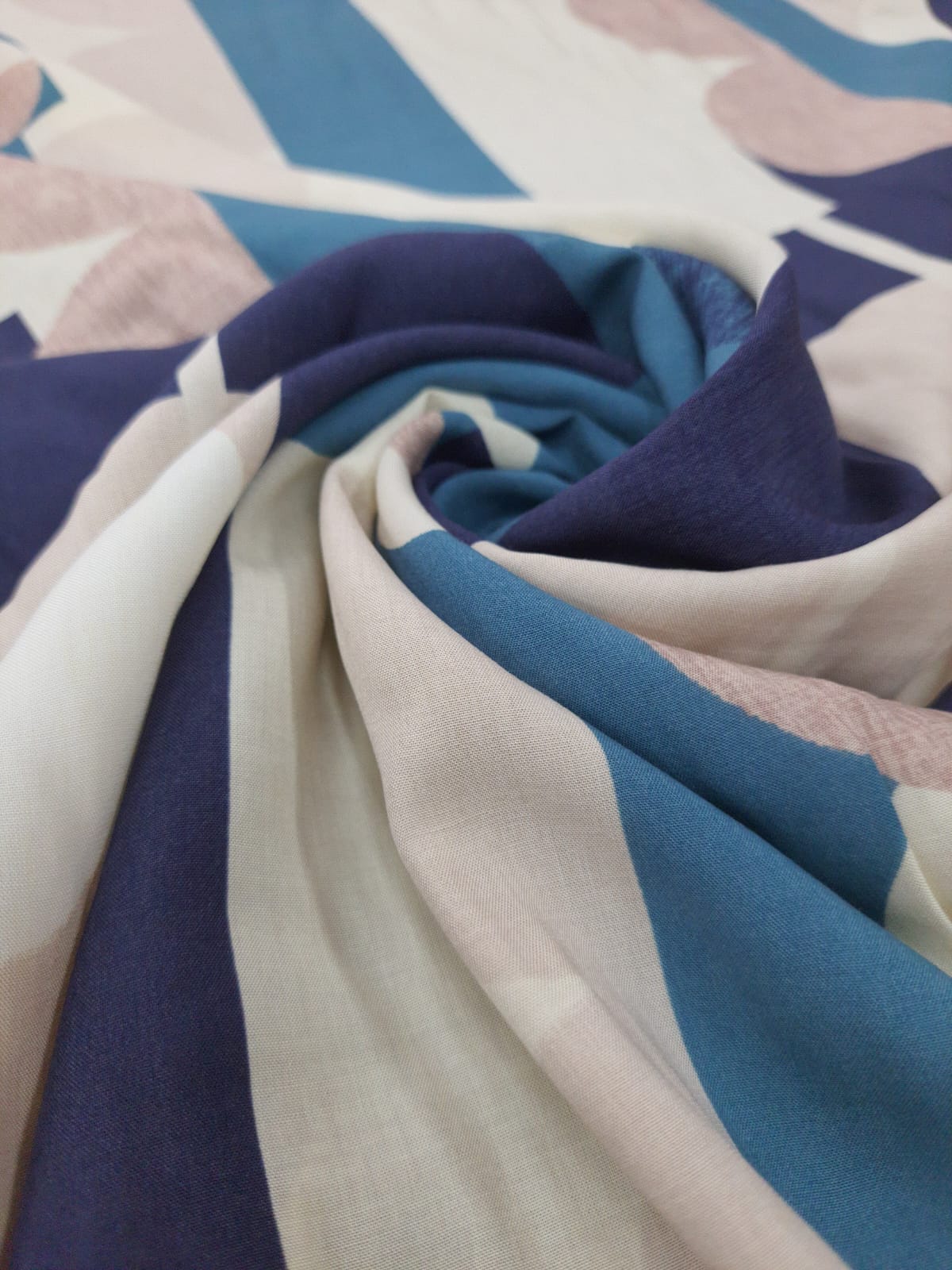 Viscose Estampada Geom trico Azul E Bege LUCIENE TECIDOS